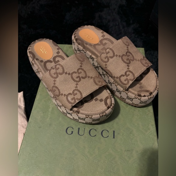 Great condition wore once Gucci platform slides - Picture 11 of 12